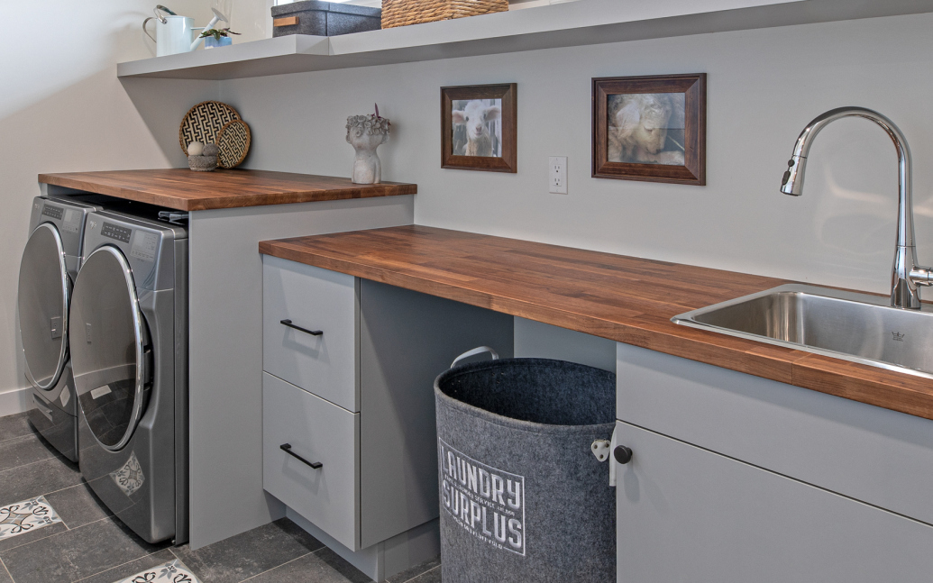 AyA Kitchen Cabinetry KENSINGTON Clay in laundry room